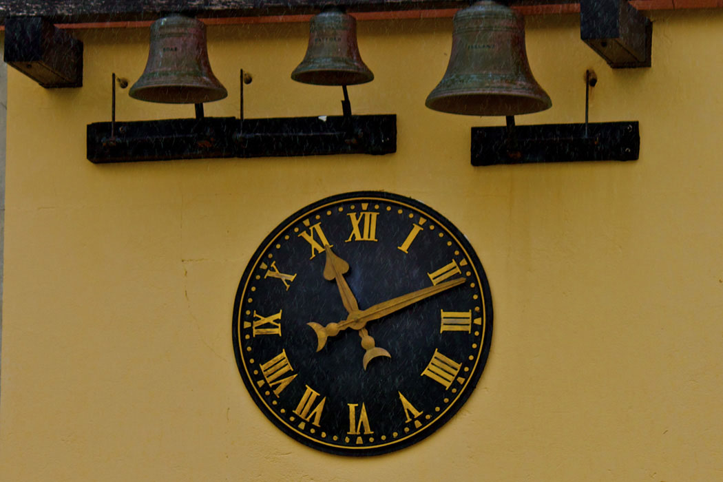 Bermuda Clock