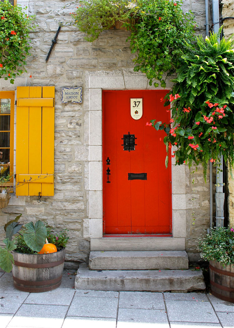 Red Door, Old Quebec