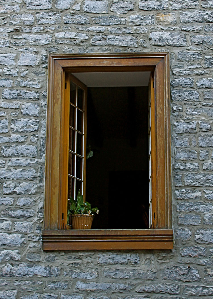 Open window, Old Quebec